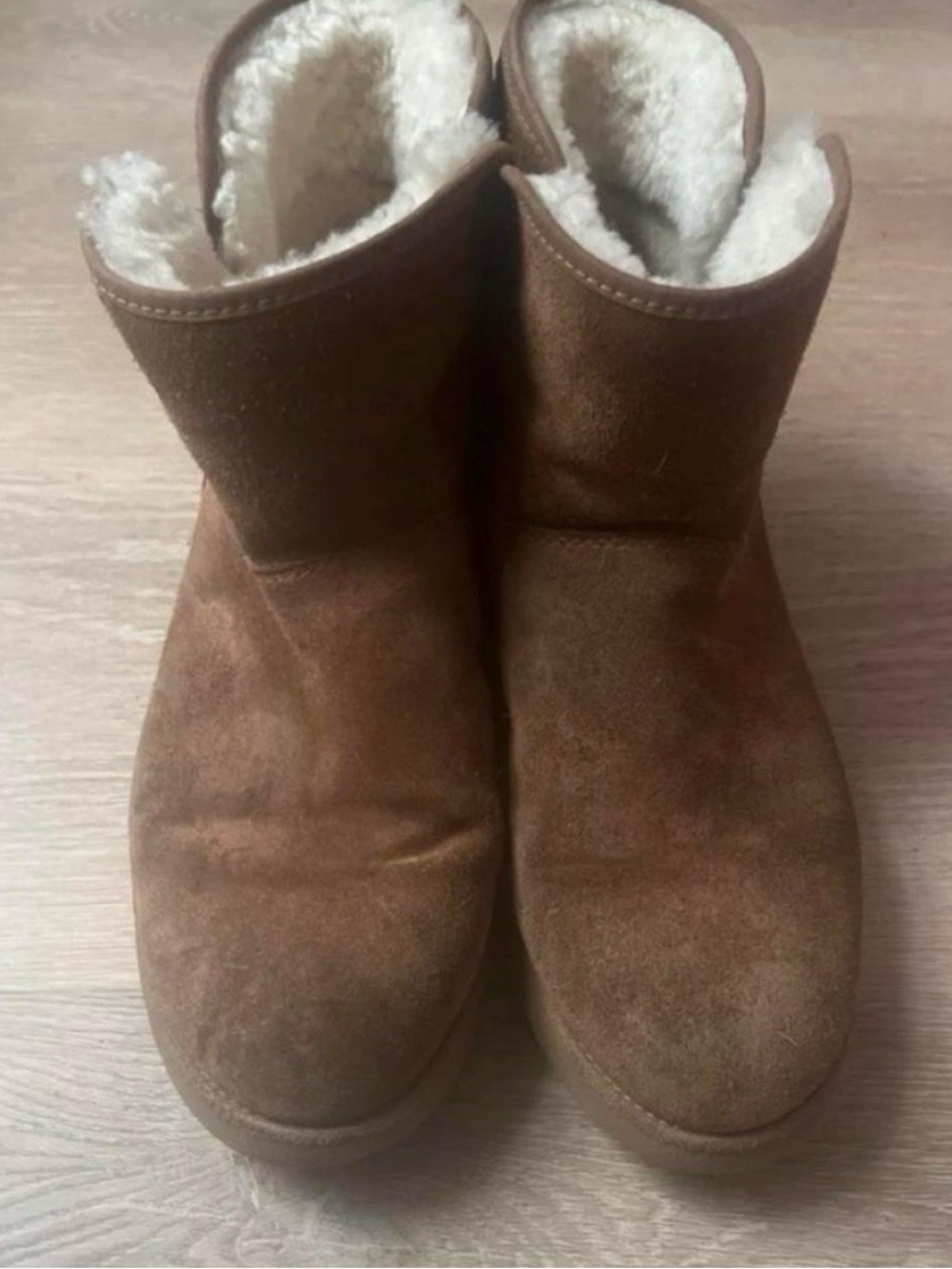 UGG Chestnut Suede Shearling-Lined Women Bootsy